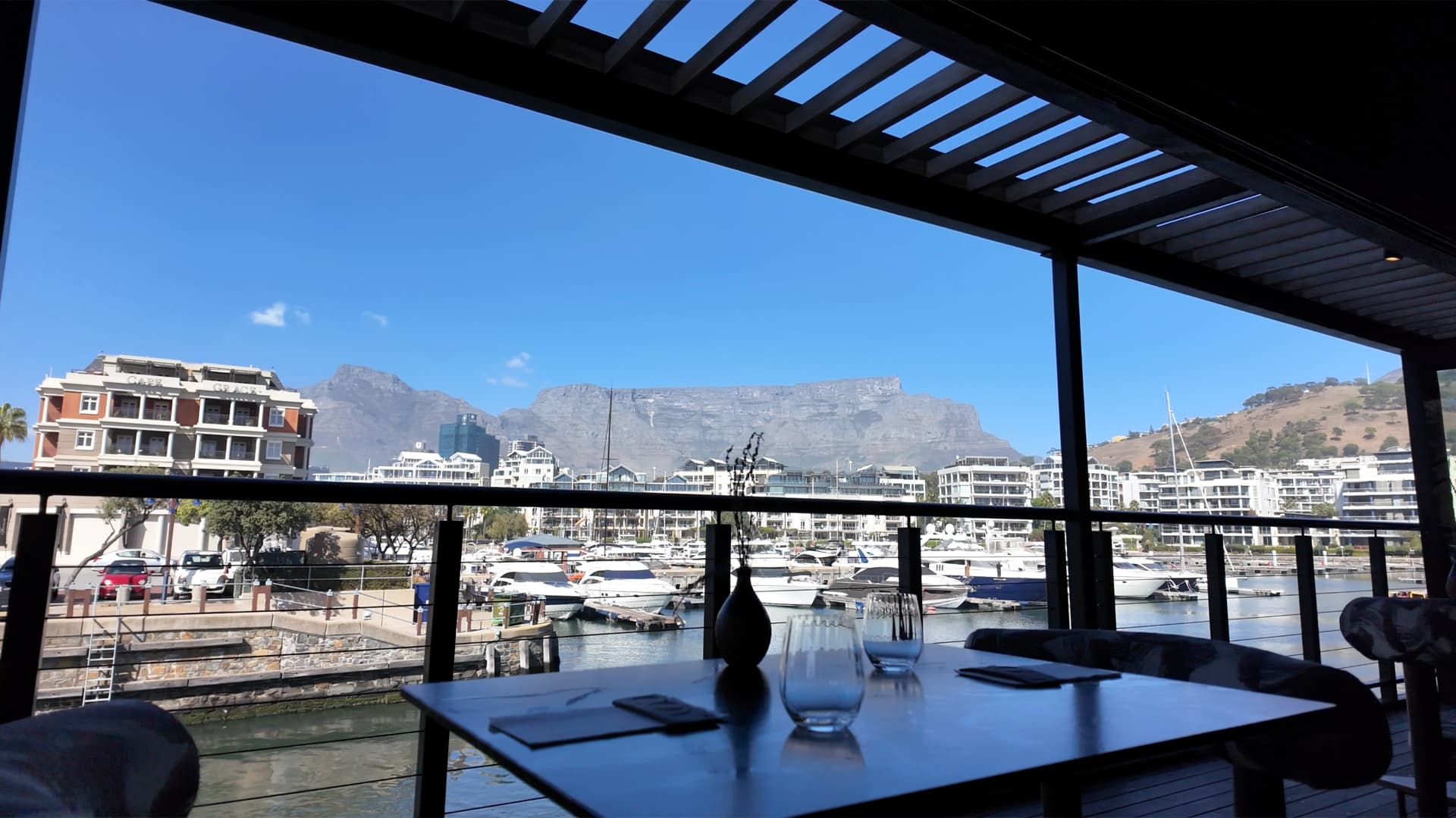 Cape Town dining with Table Mountain in the background